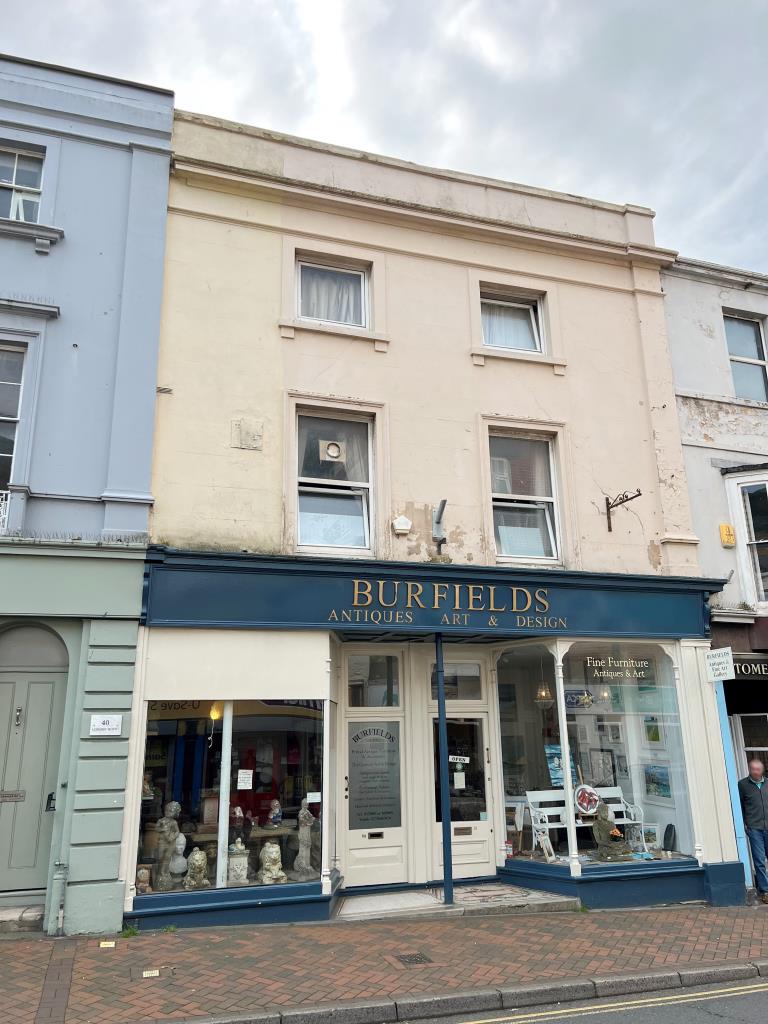 Lot: 69 - FREEHOLD TOWN CENTRE MIXED COMMERCIAL AND RESIDENTIAL INVESTMENT WITH PARKING - Shop on ground floor with flats above